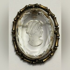 Vintage-Style Crystal Reverse Intaglio Brooch or Pendant - Gold Tone